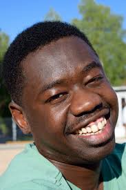 På fritiden älskar jag att hänga med mina kompisar och studera. Sverige är  ett demokratiskt land. Det är viktigt för mig. Jag arbetade med en  organisation i Sudan som kämpade för demokratin