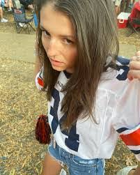 Tabitha Sisk's Instagram, Twitter & Facebook