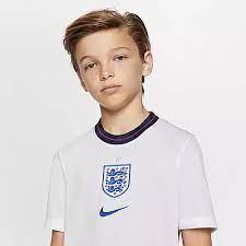 Weit sitzende trikots sind beliebt, weil sie so viel bewegungsfreiheit bieten und die luft gut zirkuliert. Nike England 2021 Heim Trikot Kinder White Sport Royal Im Online Shop Von Sportscheck Kaufen