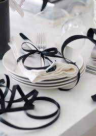 Birthday Black And White Table Setting 58 Elegant Black And White Wedding Table Settings Happywedd Com White Table Settings Black White Wedding White Wedding Table Setting