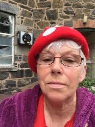 Is it dull to watch football (soccer)? I find it dull, even when England  are playing in the Euro final. I'm trying to support my partner, and just  in case there's a