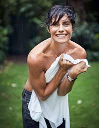 She studied communication and audiovisual at the iscpa (institut supérieur de la communication, de la presse et de. Alessandra Sublet Ado Je N Etais Pas La Plus Mignonne Elle