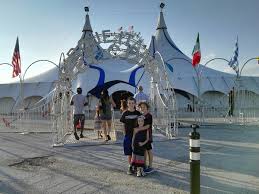 The cirque performers will take viewers back to a time when hula hoops and soda fountains were abundant, and elvis presley dominated the airwaves. Cirque Italia Silver Water Circus Review Mom And More