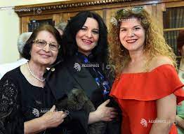 It's beginning to look a lot like christmas (feat. Bucuresti Doctor Honoris Causa Angela Gheorghiu Agerpres ActualizeazÄ Lumea