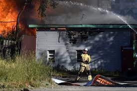 Вечером в этот понедельник, 14 июня, на территории газозаправочной станции на гусинобродском шоссе произошел пожар. Zydufts6xhpk8m