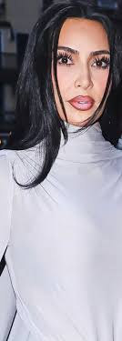 kim lever under konstanta dödshot!”