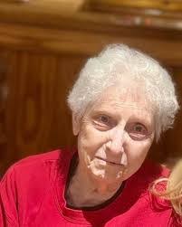 Louise Kern's Instagram, Twitter & Facebook