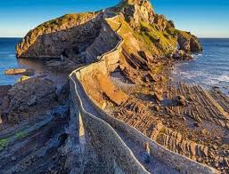 San juan de gaztelugatxe is a small islet in the bay of biscay on the northern coast of spain. San Juan De Gaztelugatxe Dragonstone Of Game Of Thrones Makespain