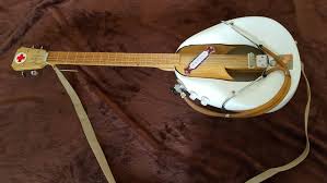 Bedpan Guitar With Attached Stethoscope Built By Hot Rod Hal Cigar Box Guitar Custom Guitars Guitar Art