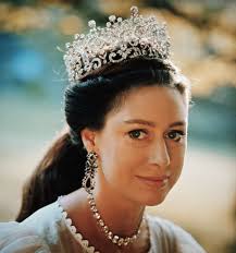 60 photos of princess margaret through the years. True Story Of Princess Margaret S Bathtub And Tiara Photo On The Crown