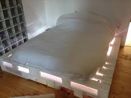 Diy Palette Betten Mit Beleuchtung Bett Lichter Palettenbett Palletten Bett