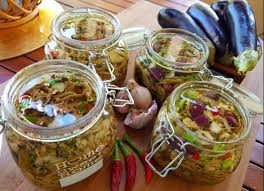 La realizzazione delle melanzane sott'olio è molto semplice e poco costosa. Melanzane A Fiammiferi Sottolio A Crudo A Tavola Con Lia