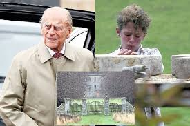Historian to 'the crown,' robert lacey, chatted with purewow exclusively and revealed queen elizabeth and prince philip's season one fight was real. Hit Show The Crown Slammed Over False Claims About Duke Of Edinburgh S Scottish Schooldays Daily Record