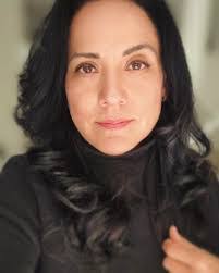 Edith Valle's Instagram, Twitter & Facebook