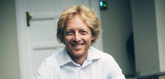 Šťastný partner @khousnoutdinova a hrdý otec @victoria_.yt @amalkaa___ dalších malých😁 www.kareljanecek.com. Miliardar Karel Janecek Vlozil Desitky Milionu Do Konopne Kosmetiky Na Cesky Trh Uvadi Novou Znacku Czechcrunch