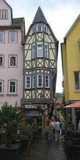 unterfranken schmales haus der ritter von zobel in wertheim am main wurde in deutschland wertheim aufgenommen und hat folgende stic schmales haus reisen haus