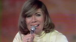 Lana Cantrell's Instagram, Twitter & Facebook