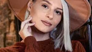 Cristi Davis's Instagram, Twitter & Facebook