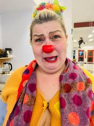 💓 Merci Fred Pell de porter, avec cœur, l'art profondément humain du clown  thérapeutique… jusqu'aux Îles de la Madeleine! Rendre cet art accessible,  c'est offrir une nouvelle façon d'entrer en relation. C'est