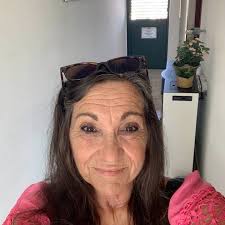 Looking for a good Dentist. I'm 34 male have good teeth. Just want to know  who is a good dentist. Man or woman.