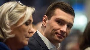 Jordan bardella a annoncé porter plainte pour diffamation le 7 juin à l'encontre de valérie pécresse, présidente sortante de la région, à la suite de tweets accusant des candidats rn de racisme. Frankreichs Rechte Neues Gesicht Alte Parolen Archiv