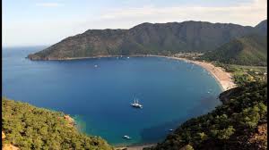 Adrasan koyu, 2 km.lik muhteşem bir plaja sahip ve koyun çevresi çam ağaçlarıyla örtülü. Adrasan Koyu Adrasan Bay Kumluca Antalya Turkey Youtube