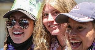 Ellen Labonte's Instagram, Twitter & Facebook