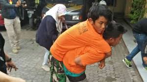 Ibu dan anak kandung lakukan hubungan asusila. Usai Bunuh Ibu Tiri Pria Ini Unggah Status Duka Cita Di Fb