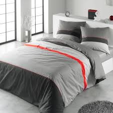 Équipez votre lit king size d'un linge de lit adapté à ses dimensions et qui correspond à vos envies. Parure De Couette Rick Rouge 3 Pieces 240x220 En Coton 57 Fils Avec Finition Rabat