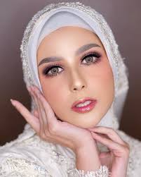 Biasanya untuk melamar kerja, pas foto yang diserahkan itu tergantung permintaan yang menyediakan lowongan kerja, di bank misalnya ada yang minta foto close up, ada yang minta full body atau seluruh badan. Redmonkey Bananamonkeii Profile Pinterest