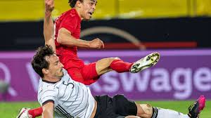 Bei rückfragen stehen wir ihnen jederzeit zur verfügung! Dfb Elf Trennt Sich 1 1 Von Danemark Poulsen Und Neuhaus Treffen Fussball