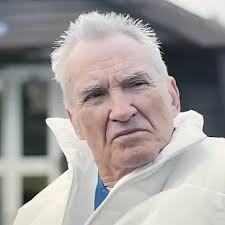 Larry Lamb Age, Net Worth, Career Highlights & Family Facts