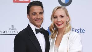 Das wunder bin ich (german edition) by michaela ernst book condition: Kostya And Janin Ullmann Separated We Come To You Hopefully The Korea News Plus