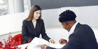 A real estate agent makes an average of $87,366 per year. Real Estate Agent Job Description