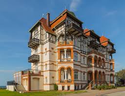 Das hotel max am meer kühlungsborn verfügt über ein erstklassiges restaurant, die moritz bar und einen wellnessbereich mit einer finnischen sauna und einem ruheraum. Datei Kuehlungsborn Schloss Am Meer 09 Jpg Wikipedia