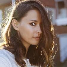 Step By Step Guide: How To Take a Good Selfie