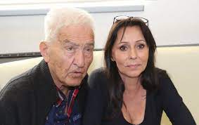 Se jí proto na rovinu zeptalo, jak je to s jejími finančními problémy ve skutečnosti. Heidi Janku Porusila Zakaz Mrtveho Manzela Ahaonline Cz
