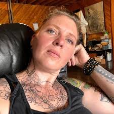 ThreadsのBridget Kent (@powderbetty)