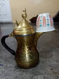 مطحن البكرج الذهبي - قصة الفنجان و البكرج العرب هم اهل الفطنة واهل الحكمة  ومن هذه الامور التي تثبت ما اقول هو سؤال يسال عن المعنى المقصود من وضع  الفنجان فوق الدلة