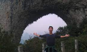 大家好 我的中文的名字是李耀仁 我是英国人可是我妈妈和爸爸是马来西亚华人 现在我住在上海因为我在复旦大学学习汉语 七个月以前在中国到了 我喜欢打球 最常打羽毛球 我也喜欢旅行 我已经去过香港 杭州 苏州 南京 北京 云南和桂林 在桂林 阳朔我拍了这张