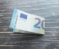 Halbes herz din a4 vorlage. Herz Aus Geldscheinen Falten Mit Einfacher Anleitung Geschenke De