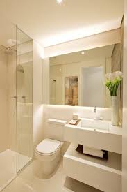 Banheiros Modernos Por Homify Moderno Homify Banheiros Modernos Banheiros Pequenos Modernos Decoracao Banheiro Pequeno