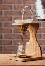 Un Kit Hario V60 En Verre Avec Support En Bois D Olivier 0 6 9 7 9 Coffee Stands Coffee Cafe Coffee