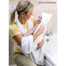The apron is made from a full size towel and i wear it while bathing my little one. Baby Pink Clevamama Splash Wrap Baby Bath Towel Kisetsu System Co Jp