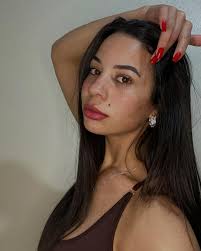 Jessica Maciel's Instagram, Twitter & Facebook