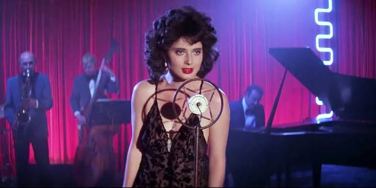 Blue Velvet' Rewatch: How David Lynch Redefined the Suburban Nightmare -  Micropsia