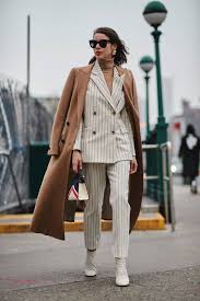 Bottines Blanches 50 Photos Street Style Pour Savoir Comment Porter Les Bottines Blanches Elle Bottines Blanches Mens Street Style Idees De Mode
