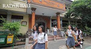 Smp bintang persada adalah sekolah swasta yang mulai beroperasi sejak tahun 2014 di kota denpasar. Ribuan Lulusan Smp Terancam Tak Dapat Sekolah Negeri Ternyata Karena