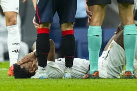 Real Madrid-Osasuna: Defender Eder Militão carried off on a ...