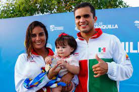 Garcia is an ophthalmologist in baltimore, maryland and is affiliated with multiple hospitals in the area, including university of maryland st. Con Su Hija E Ivan Garcia Clavadista Mexicano Y Marca Com